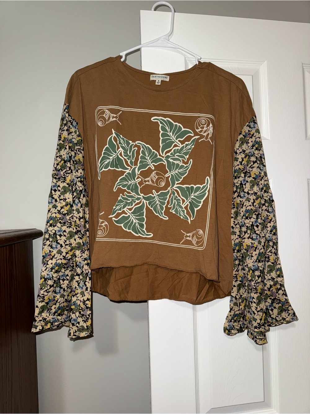 EARTHBOUND Brown Floral-Sleeve Tee